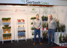 De mannen van SierteeltSales Ronald en Cees presenteerden weer een uitgebreid assortiment van hun verschillende kwekers.